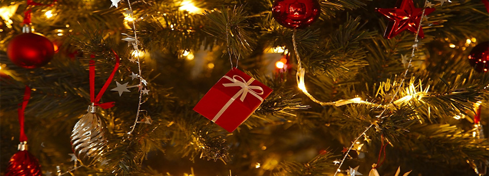 our top tips on decorating your christmas tree feature image